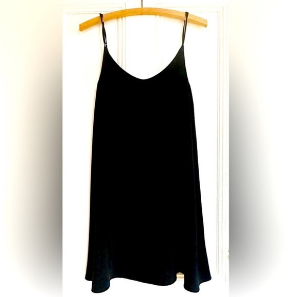 💕 NWT Oak+Fort Spaghetti Dress Size Medium - Picture 1 of 4